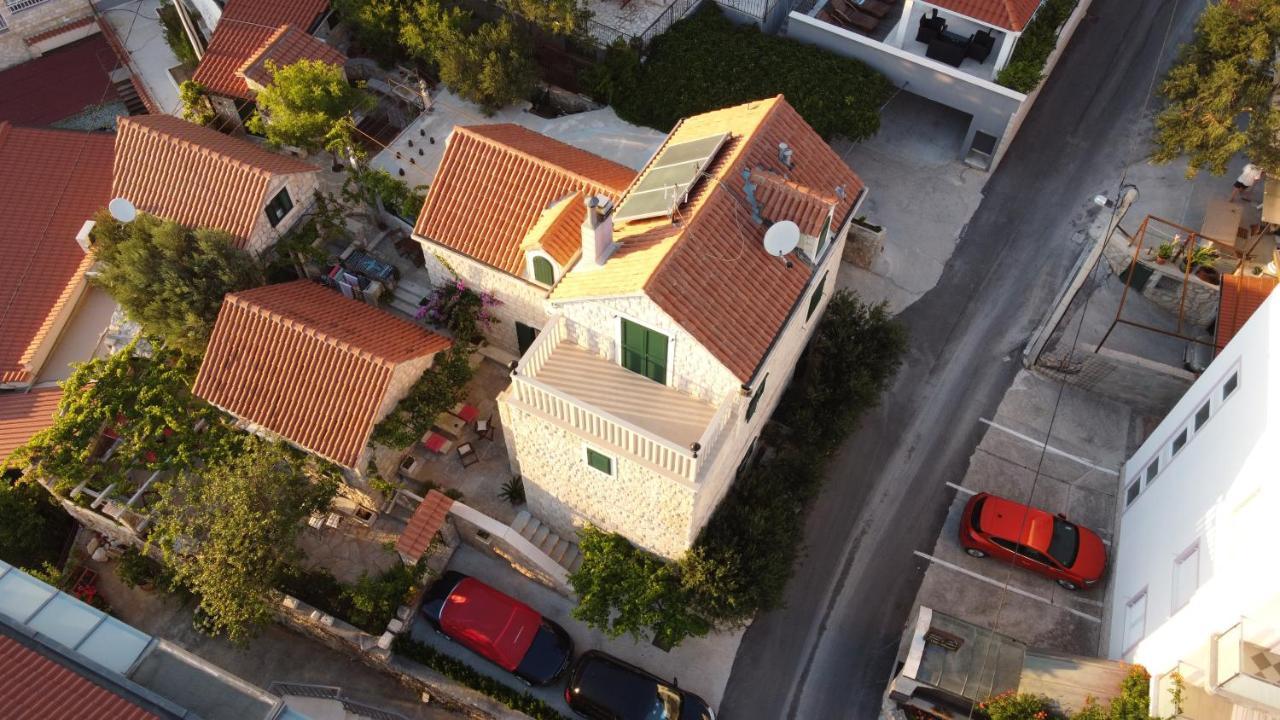 Apartments Larsen โอมิช ภายนอก รูปภาพ